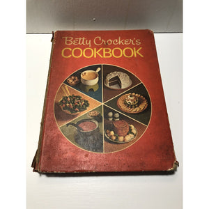 Vintage 1975 Betty Crockers Red Pie Cover Hardcover Cookbook 24th Printing